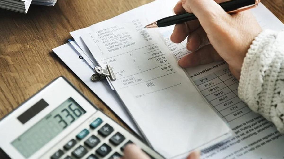 Sosyal Medya Yine Matematikte Sınıfta Kaldı: Aynı İşlemin Telefon ve Hesap Makinesinde Neden Farklı Sonuçlar Verdiğini Açıkladık!