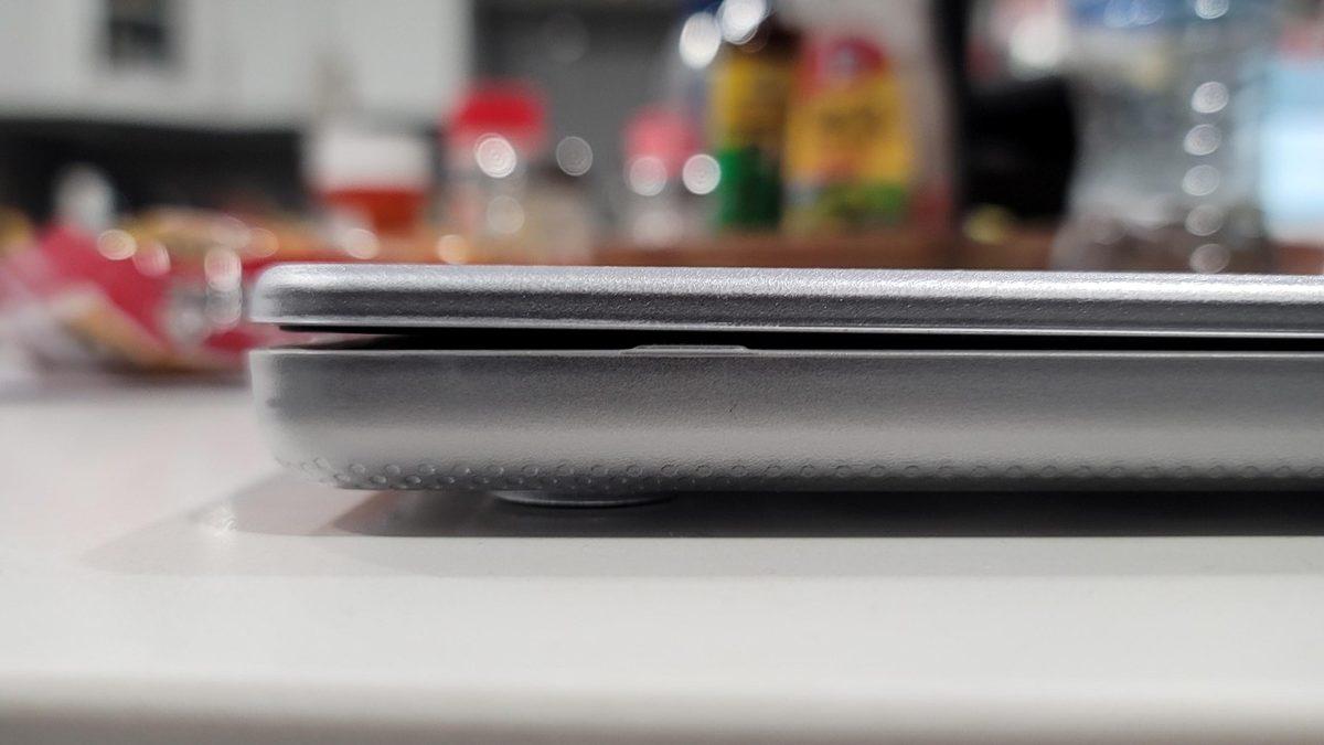 MacBook’unuza Koruyucu Kap Gibi Şeyler Takarak Farkında Olmadan Onu Korumaktan Çok Bozuyor Olabilirsiniz!