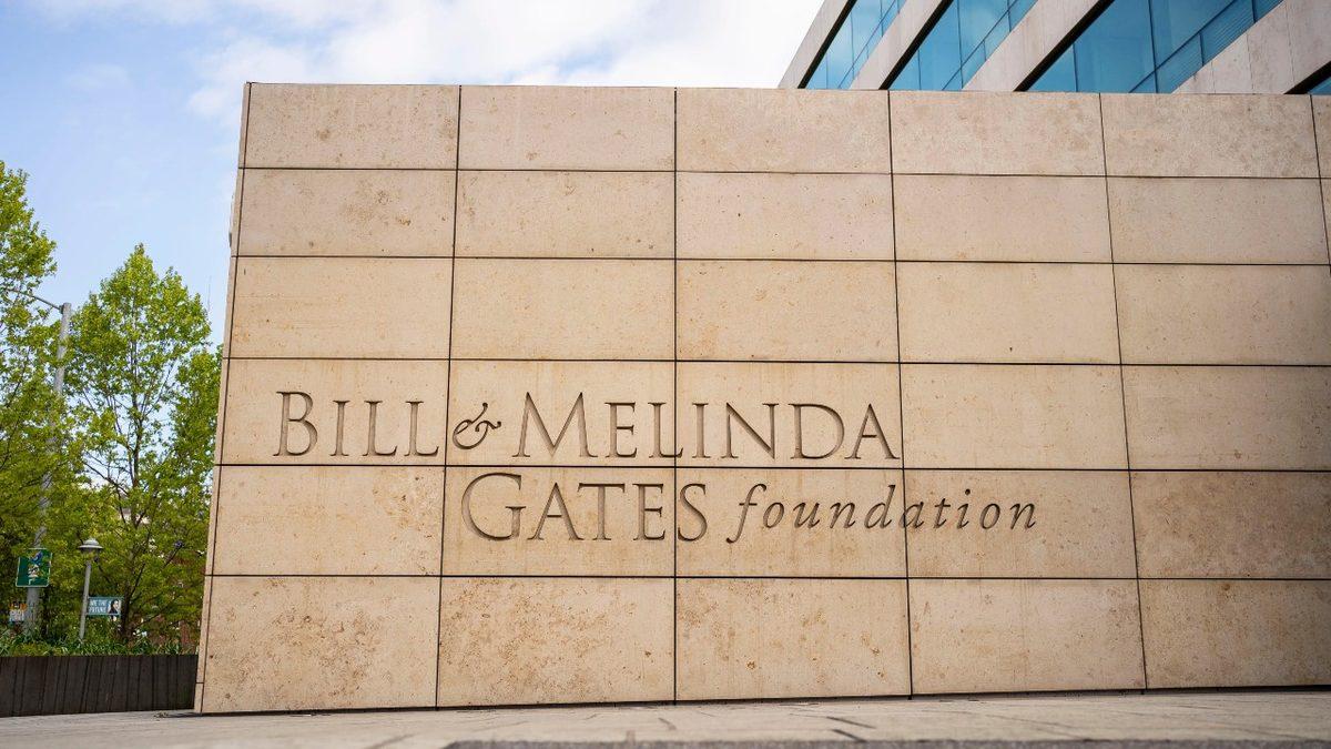 Dikkat, Akıl Tutulması Yaşayabilirsiniz: Bill Gates Hakkındaki Fantastik Komplo Teorilerini Bir Araya Getirdik