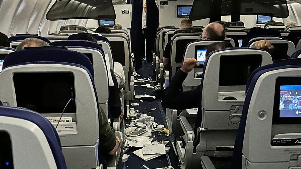 Uçağa Binmekten Korkanlar Buraya: Türbülansa Yakalanan Bir Uçağın Düşme İhtimali Nedir?