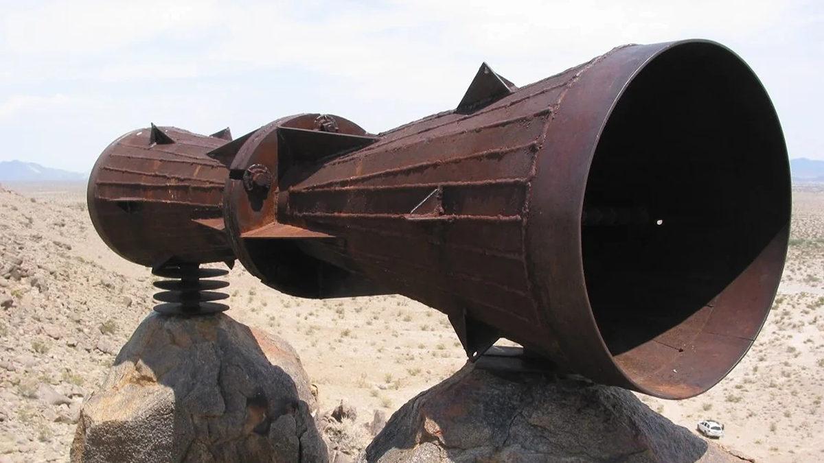 Çölün Ortasında Bulunan ve Gizemi Çözülemeyen Bu Tuhaf Nesne Ne Olabilir? Tarihî Bir Kalıntı Değil!