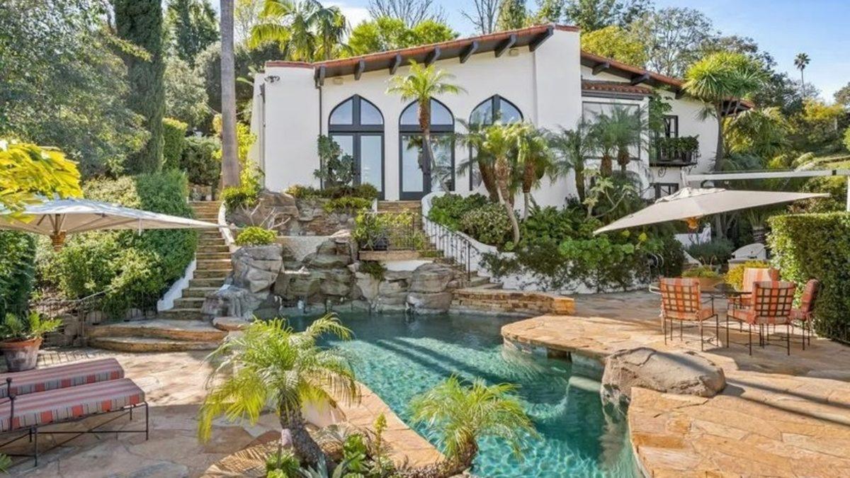 İstanbul’daki Apartman Dairesinin Charlize Theron’un Malikânesinden Pahalı Olması Sosyal Medyada Gündem Oldu