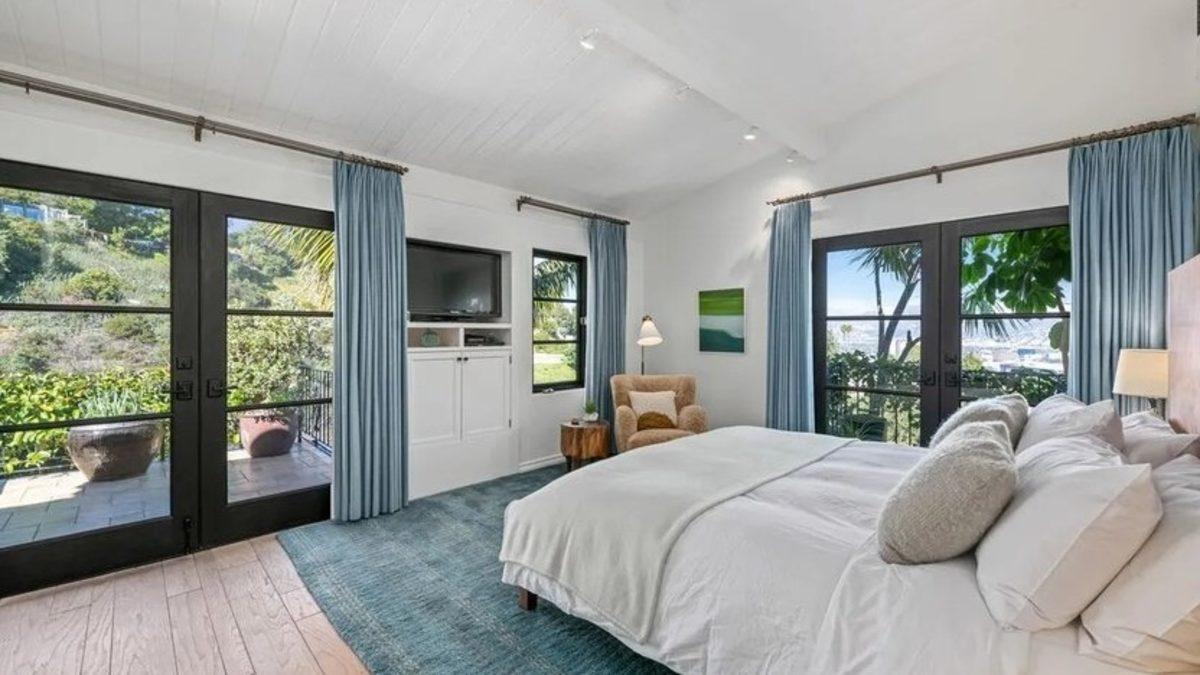 İstanbul’daki Apartman Dairesinin Charlize Theron’un Malikânesinden Pahalı Olması Sosyal Medyada Gündem Oldu