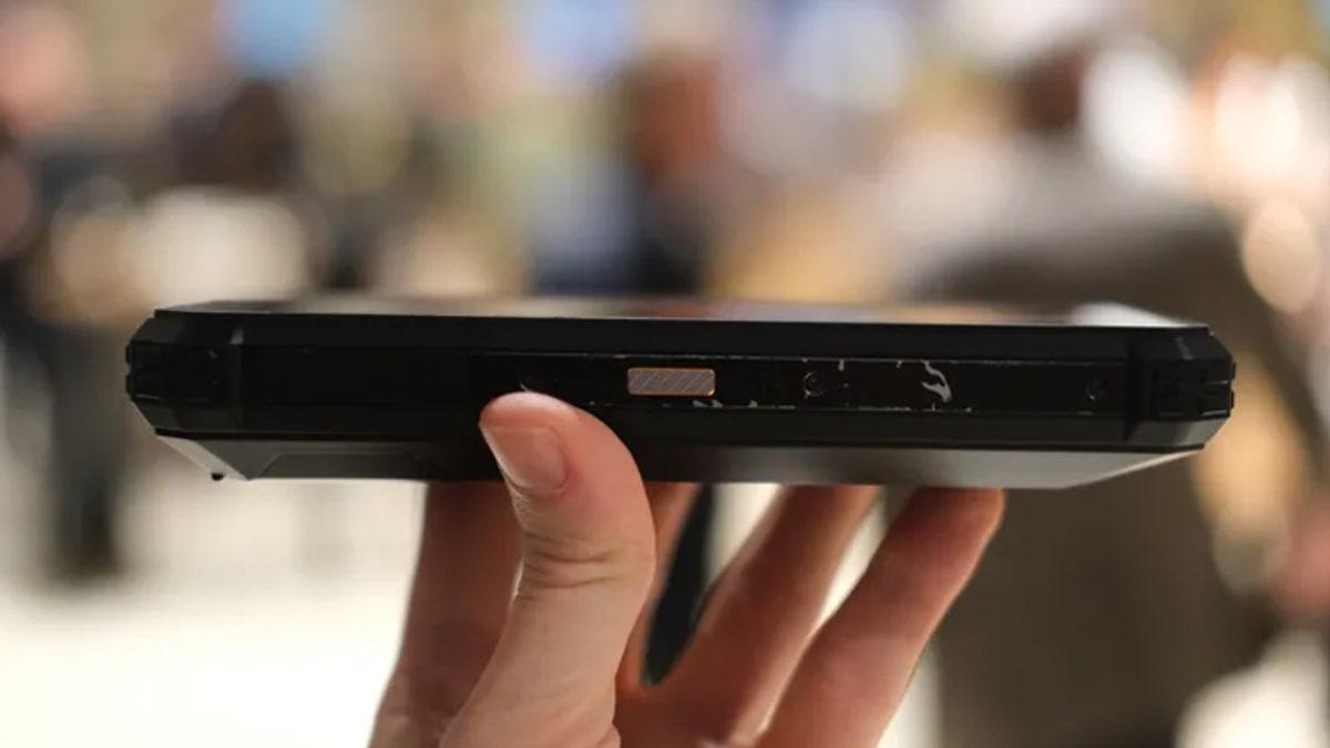 Akü Gibi Bataryası Olan Telefon Tanıtıldı: Tek Şarjla Aylarca Kullanabiliyorsunuz!