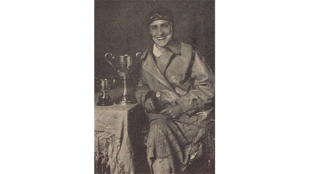 Türkiye Yine Bildiğimiz Gibi: Ülkemizin İlk Kadın Ralli Pilotu Sâmiye Hanım, Girdiği Yarışta Tüm Erkekleri Yenince Nasıl Mahkemelik Olmuştu?