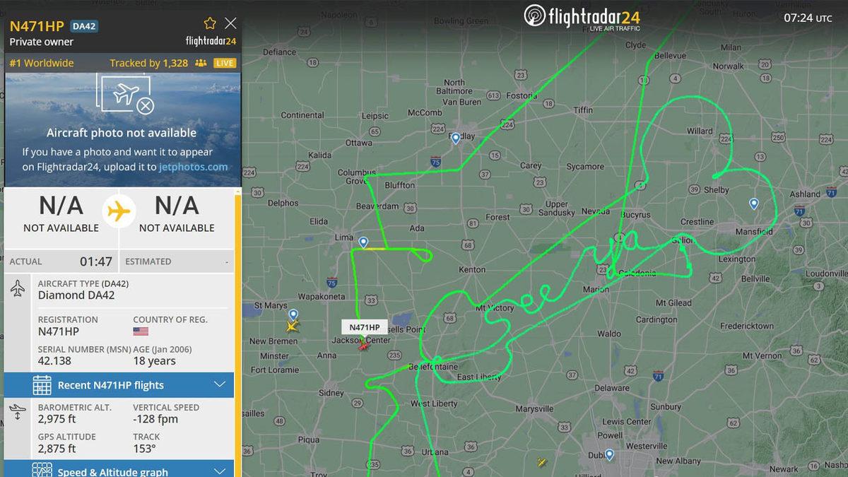6 Saat Boyunca Kesintisiz Uçan Bir Pilot, Gökyüzüne Dev Bir Penis Çizip 
