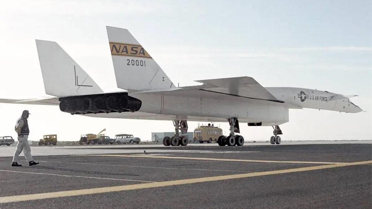 ABD’nin Sovyet Rusya’ya Karşı Geliştirdiği Bombardıman Uçağı XB-70’in Teknolojinin Sınırlarını Zorlayan Özellikleri