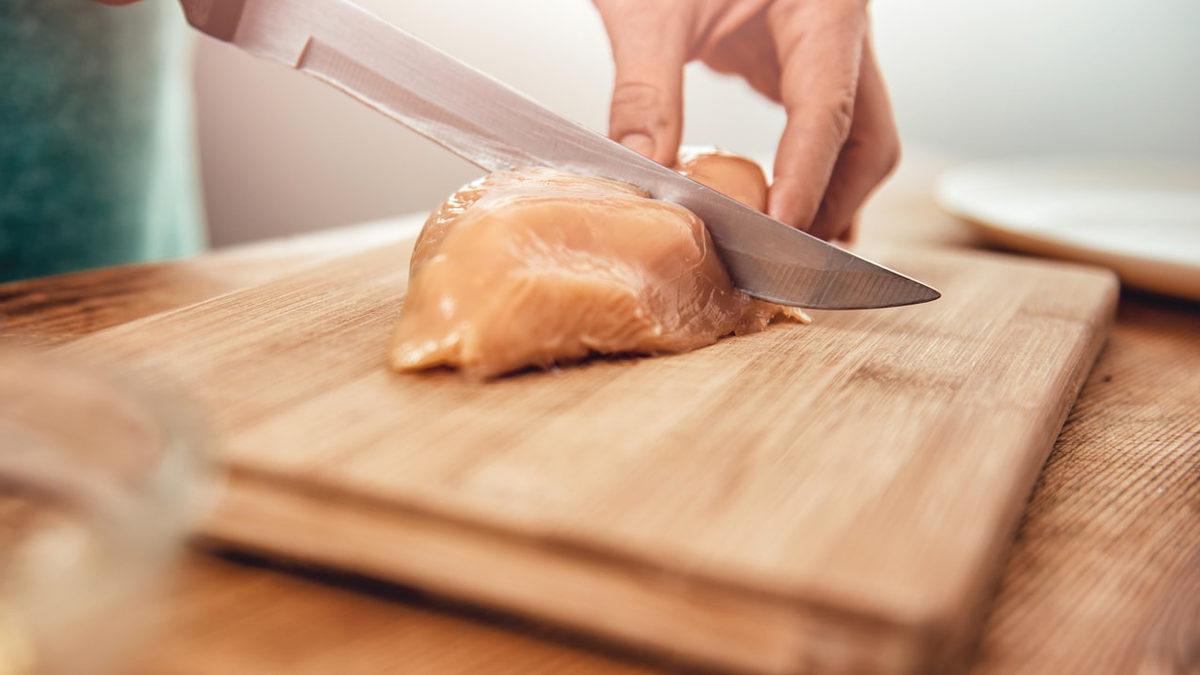 Danimarka Başbakanı, Çiğ Et ve Çiğ Sebzeyi Aynı Kesme Tahtasında Kesince Ülkesinde Linci Yedi! Peki, Ne Var ki Bunda?