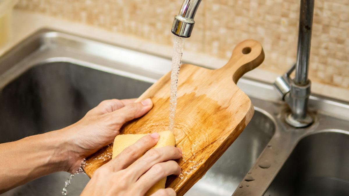 Danimarka Başbakanı, Çiğ Et ve Çiğ Sebzeyi Aynı Kesme Tahtasında Kesince Ülkesinde Linci Yedi! Peki, Ne Var ki Bunda?