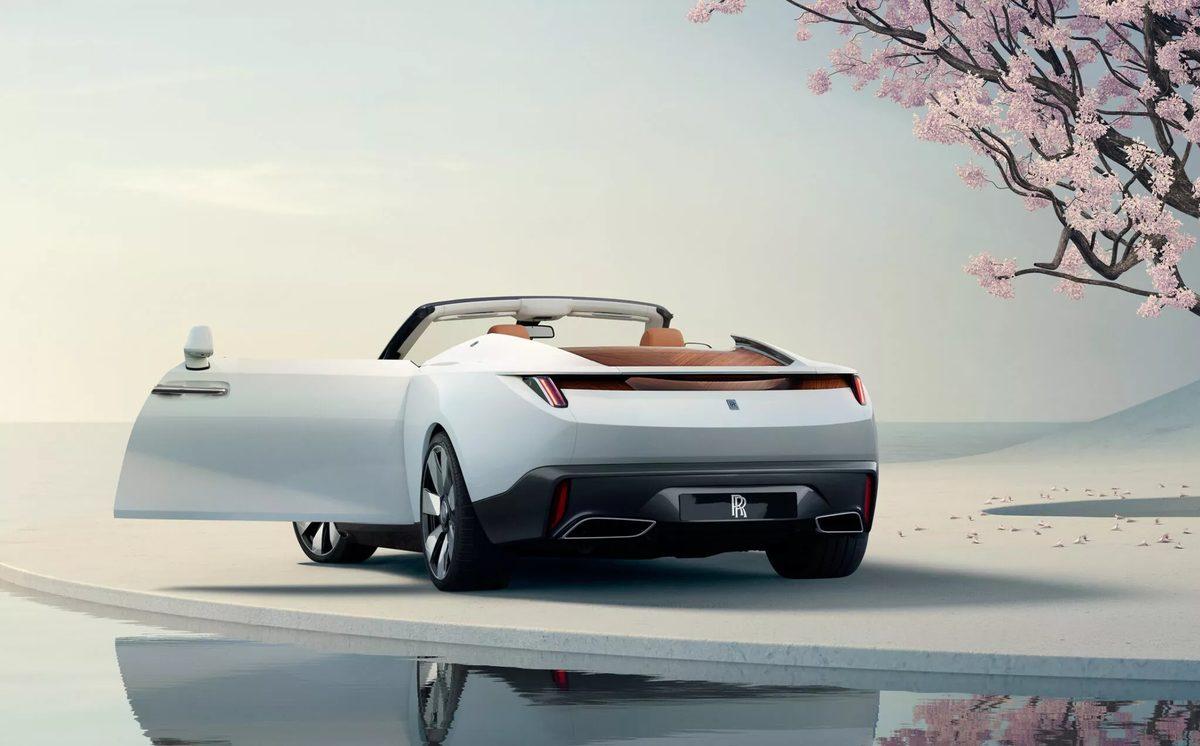 Karadaki Yat: Eşsiz Güzellikteki 30 Milyon Dolarlık Otomobil Rolls-Royce Arcadia Droptail’la Tanışın