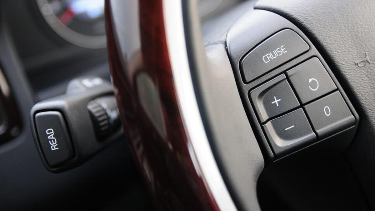 Eğer Araba Sürerken ’Hız Sabitleyici’ Kullanmak Alışkanlığınız Olduysa Yapmanız ve Yapmamanız Gerekenlere Göz Atmak İsteyebilirsiniz