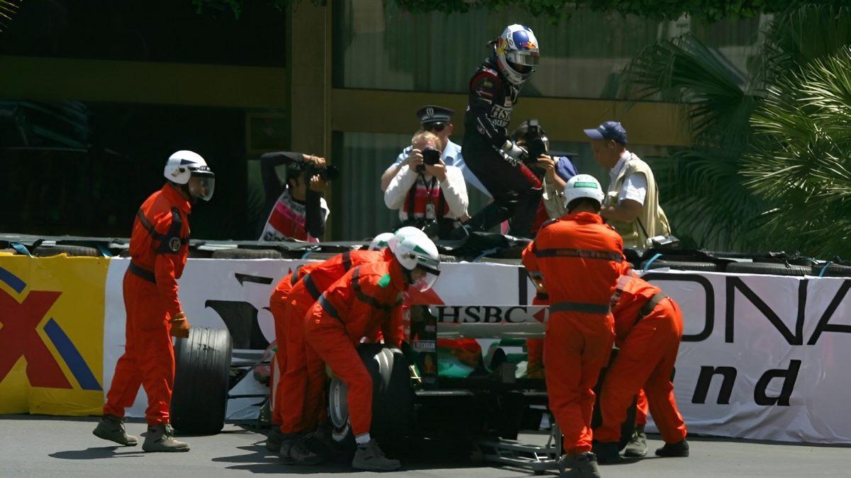 20 Yıl Önce Formula 1 Aracına Neden Bir Elmas Konulmuştu ve Bu Elmas Neden Asla Bulunamadı?