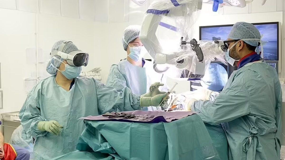 İngiltere’de Cerrahlar, Ameliyat Sırasında Apple Vision Pro Kullandı