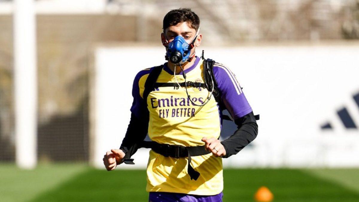 Bazı Futbolcuların Antrenmanlarda Ağzına Taktığı Bu Tuhaf Cihaz Ne İçin?