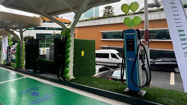 Huawei’nin Saniyede 1 Kilometre Menzil Kazandıracak Sıvı Soğutmalı Şarj İstasyonları İstanbul’a Kurulmaya Başlandı!