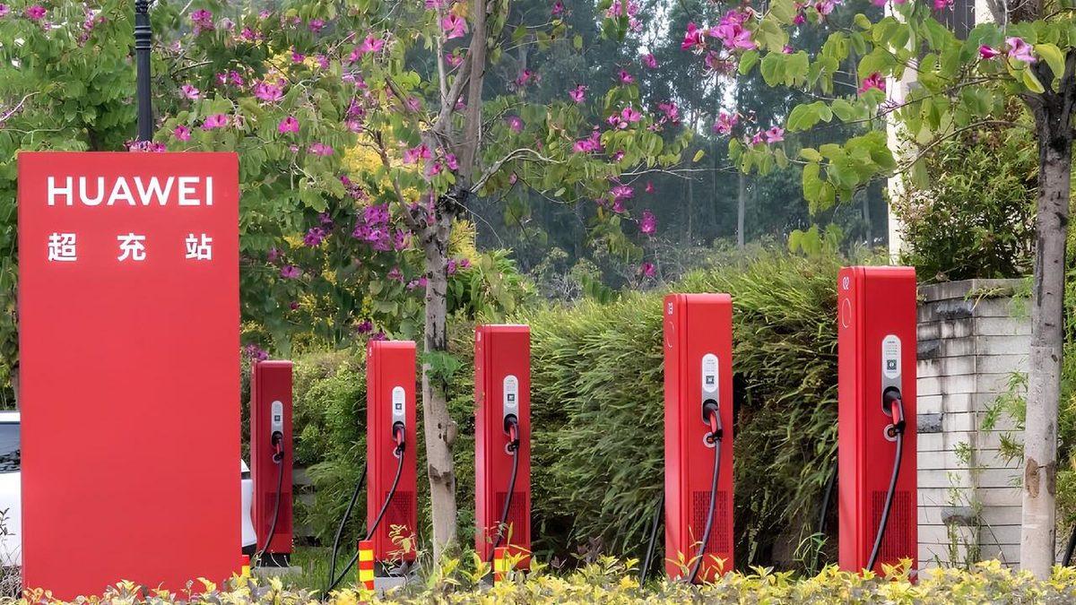 Huawei’nin Saniyede 1 Kilometre Menzil Kazandıracak Sıvı Soğutmalı Şarj İstasyonları İstanbul’a Kurulmaya Başlandı!