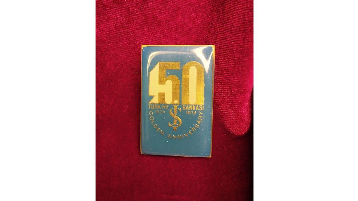 Sürekli Karşımıza Çıkan Bu Popüler Logoların Arkasındaki Usta Tasarımcıyla Tanışın: Mengü Ertel