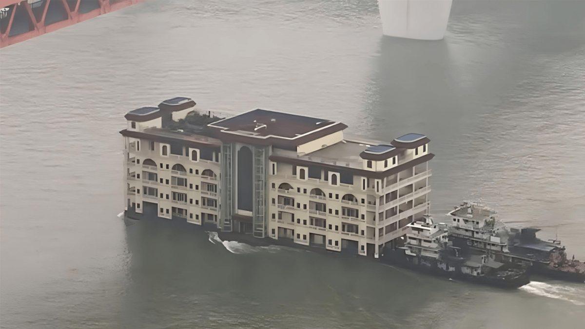 Çin’in Chongqing Şehrindeki Bu Sıra Dışı Yapıları Görünce Gerçeklik Algınız Bozulacak: Evlerin İçinden Tren Geçiyor!