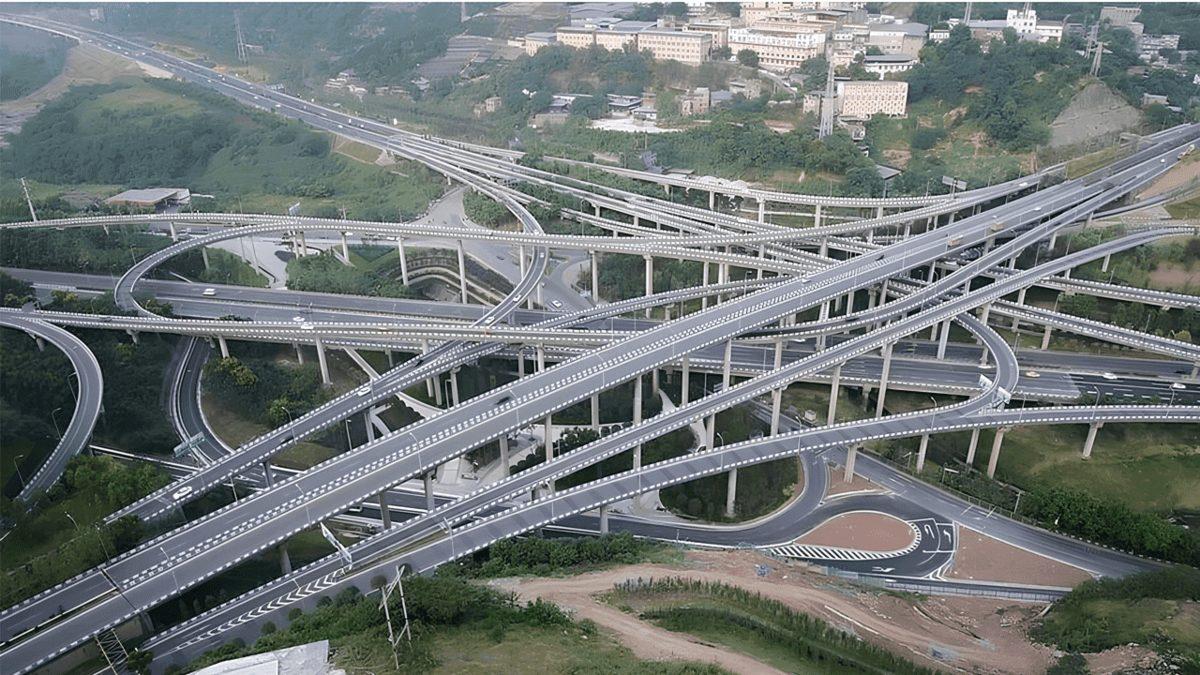 Çin’in Chongqing Şehrindeki Bu Sıra Dışı Yapıları Görünce Gerçeklik Algınız Bozulacak: Evlerin İçinden Tren Geçiyor!