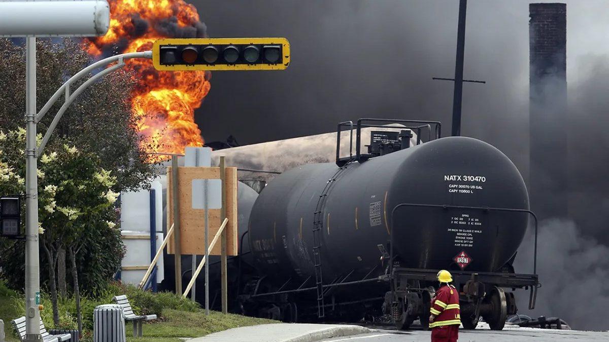 Kanada’daki Koca Bir Kasabayı Yok Etmenin Eşiğine Getiren Unutulmaz Tren Felaketi: 72 Adet Petrol Tankeri Taşıyordu!