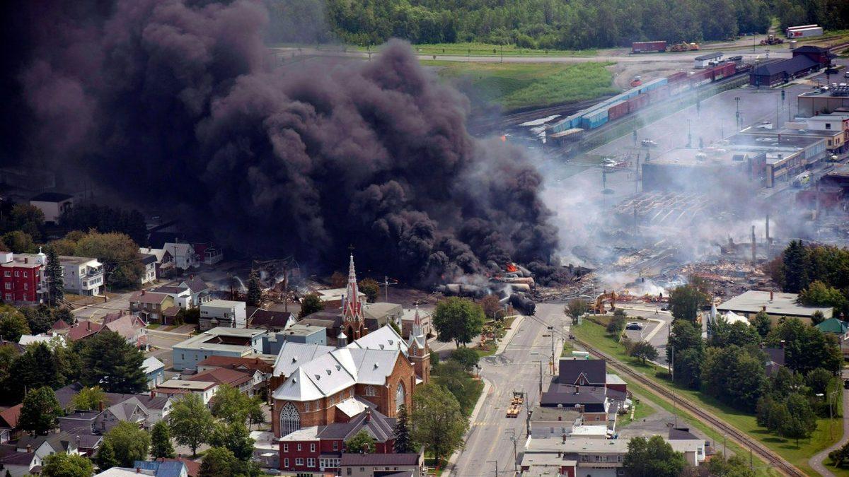 Kanada’daki Koca Bir Kasabayı Yok Etmenin Eşiğine Getiren Unutulmaz Tren Felaketi: 72 Adet Petrol Tankeri Taşıyordu!