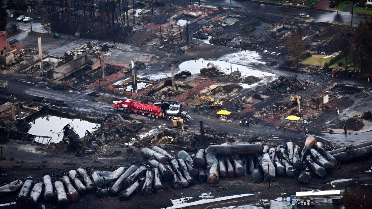 Kanada’daki Koca Bir Kasabayı Yok Etmenin Eşiğine Getiren Unutulmaz Tren Felaketi: 72 Adet Petrol Tankeri Taşıyordu!
