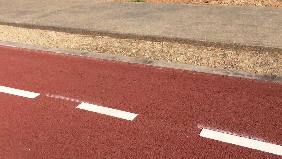 Türkiye’de de Bazı Yollarda Gördüğümüz Bu Asfaltlar Neden Kırmızı, Bildiğimiz Asfalttan Farkı Ne?