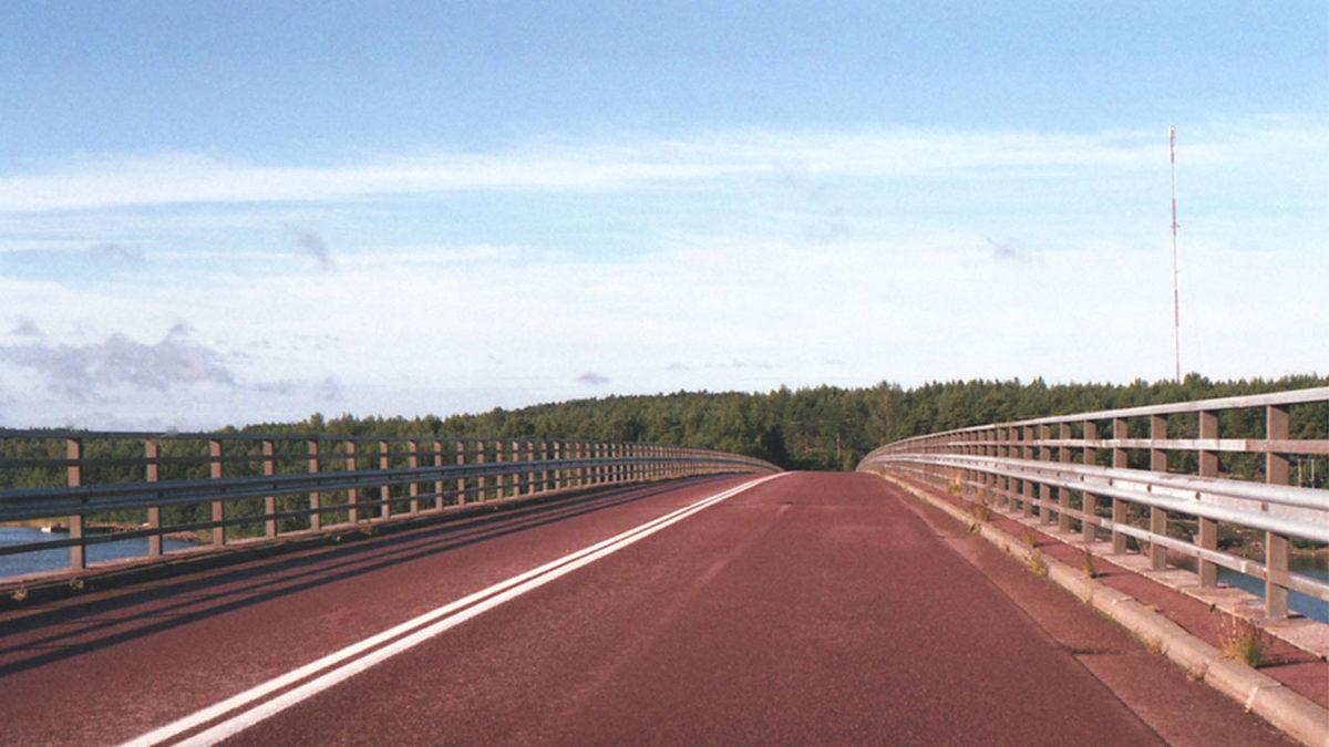 Türkiye’de de Bazı Yollarda Gördüğümüz Bu Asfaltlar Neden Kırmızı, Bildiğimiz Asfalttan Farkı Ne?