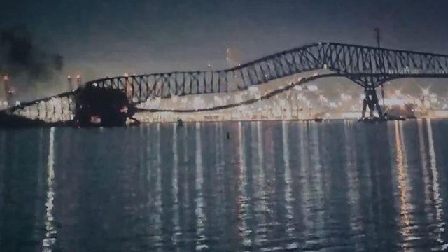 ABD’de Bir Yük Gemisi, Köprüye Çarptı: Köprünün Çöktüğü Anlar, Anbean Kaydedildi! [Video]