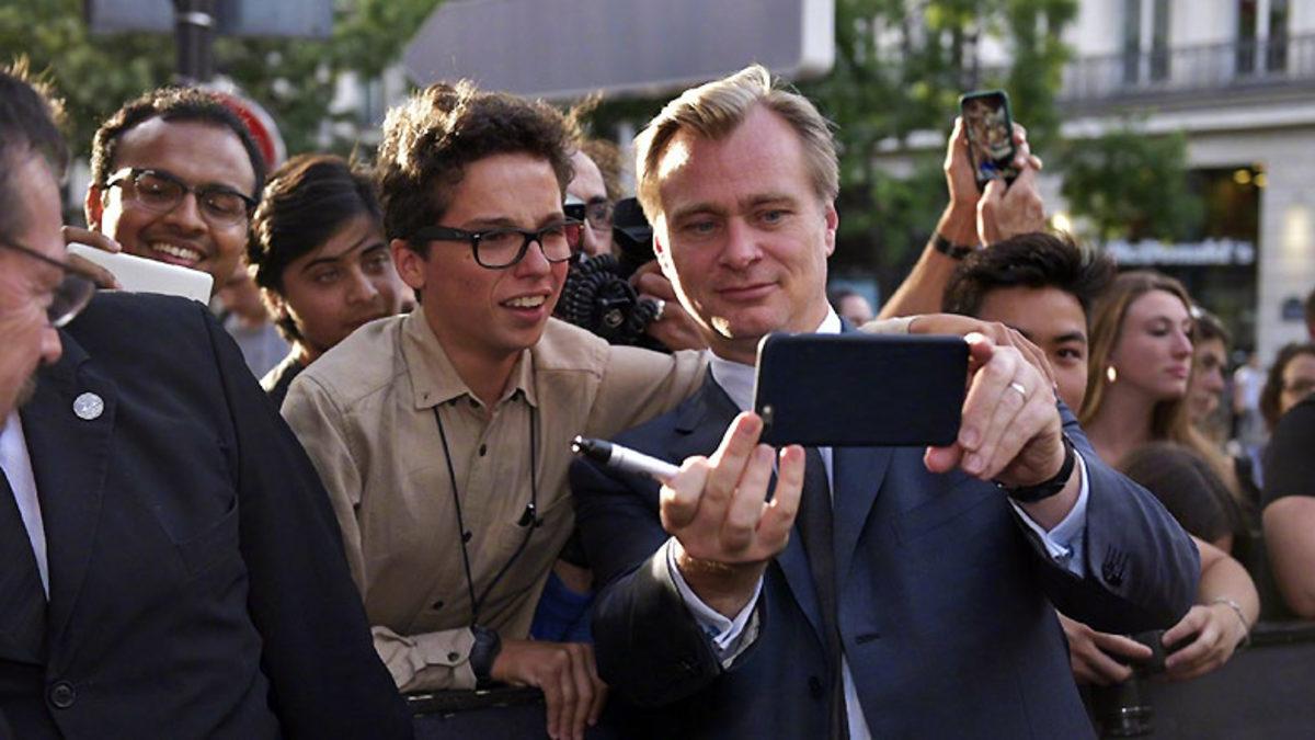 Christopher Nolan’ın İlginç Takıntıları: Senaryoların Her Zaman Kırmızı Bir Kâğıda Basılmasını İstiyor