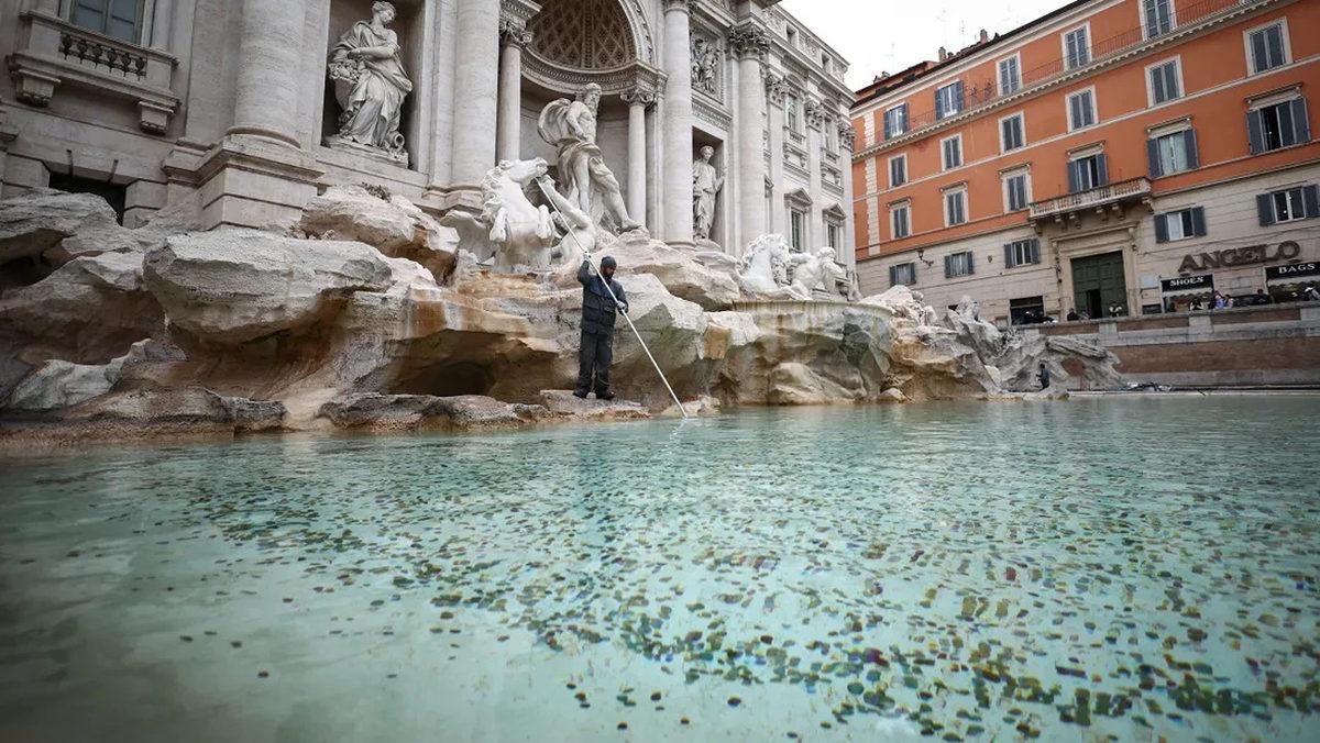 Roma’nın Dilek Dilemek İçin Para Atılan Meşhur Aşk Çeşmesi’nde Biriken Miktarı Öğrenince İçine Dalmak İsteyeceksiniz!