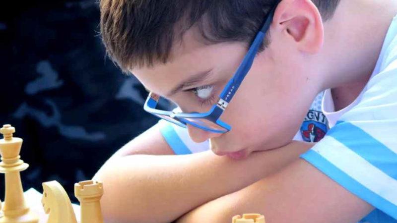 10 Yaşındaki "Satrancın Messi’si", Yenilmez Denilen Magnus Carlsen’i Yendi