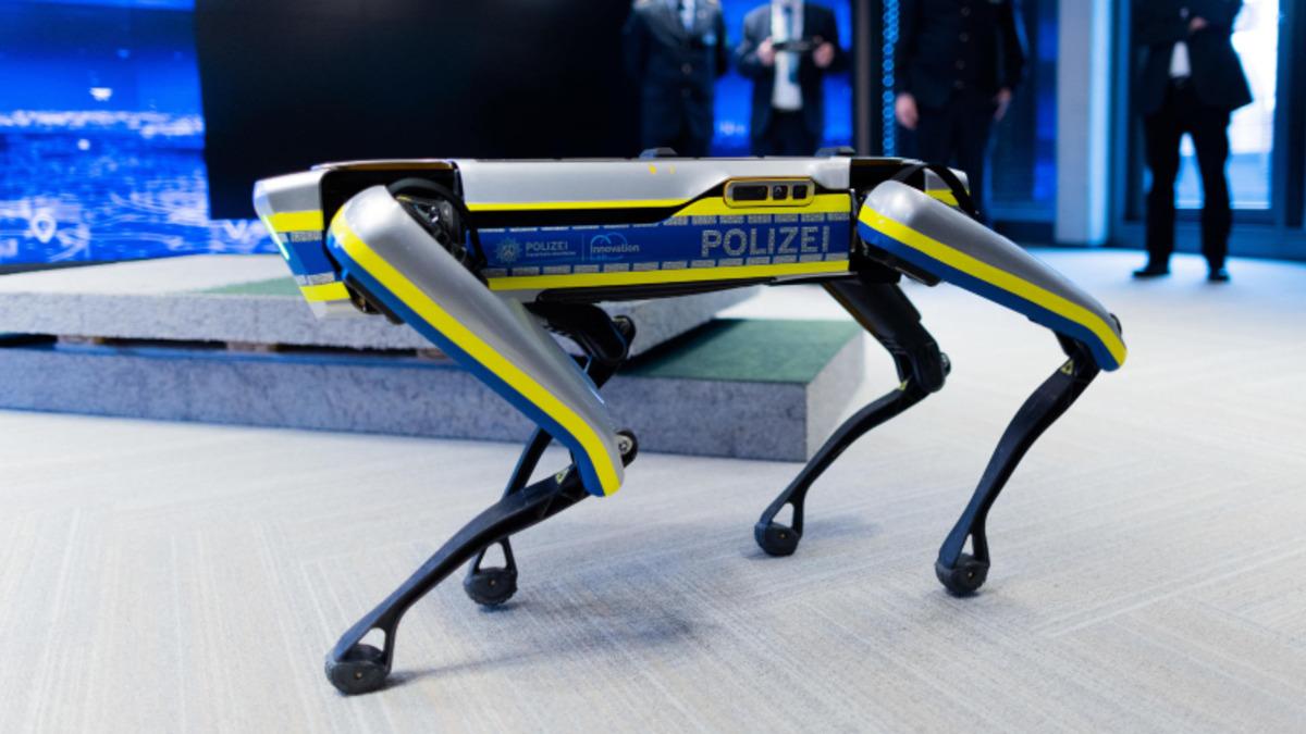 Robot Polis Köpeği, Silahlı Çatışmada Vuruldu
