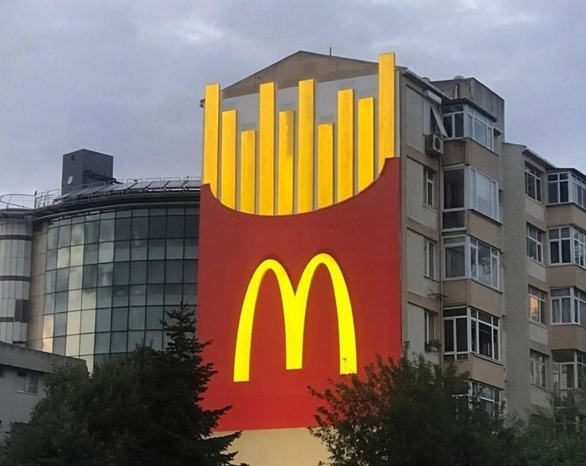 Fikrin Sahibini Tebrik Etmek İsteyeceksiniz: Türkiye ve Dünya Sokaklarında Dikkat Çekmeyi Başarmış Birbirinden Yaratıcı Reklamlar