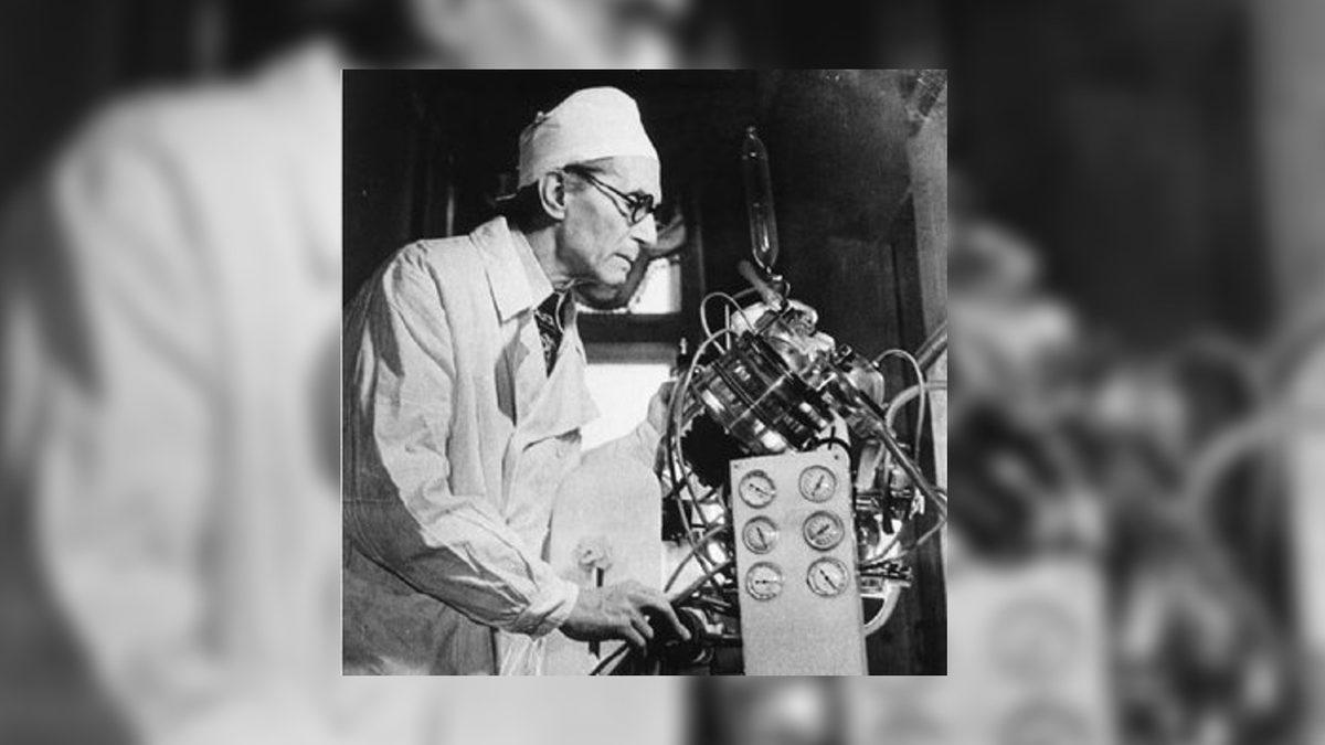 Ölü Bir Köpeği, Kendi İcadı Olan Cihazla Hayata Döndürmeyi Başaran Sovyet Bilim İnsanının Çılgın Deneyi