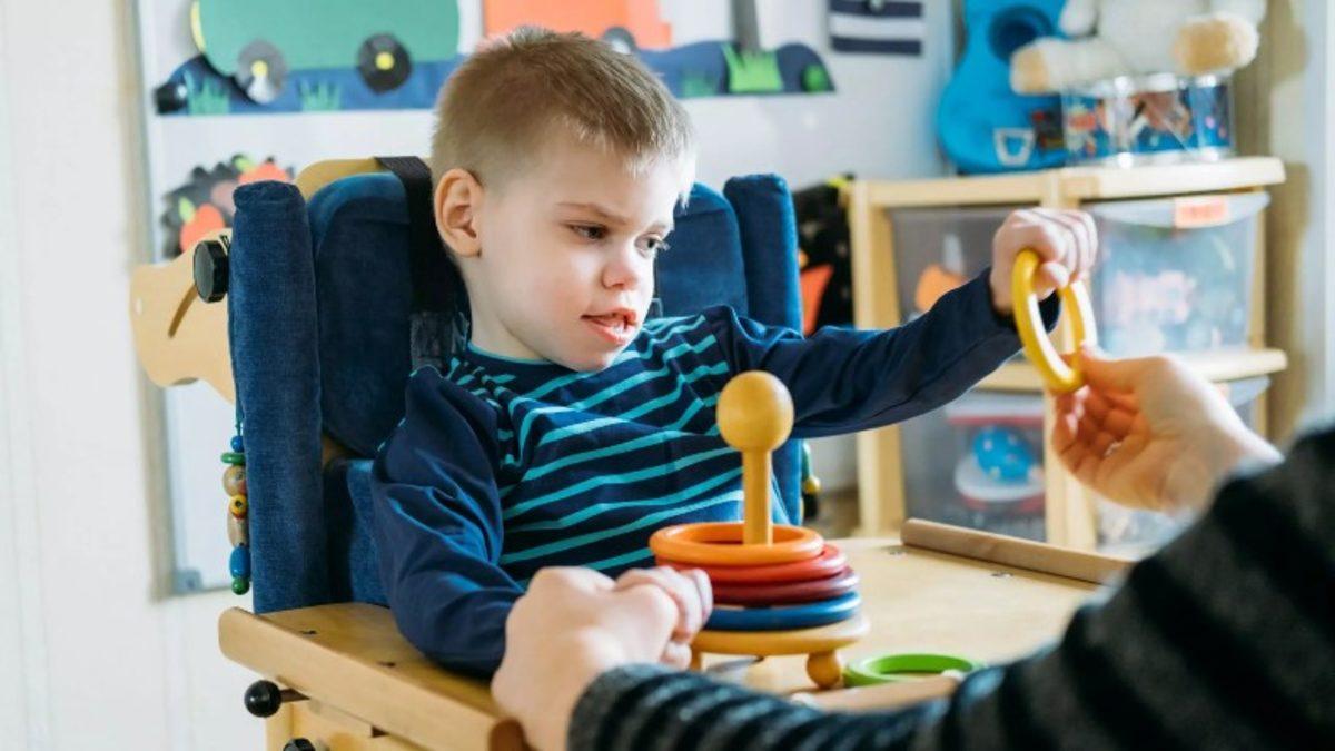 Otizmli Bireyler Dünyayı Nasıl Görüyor? Aynı Yere Bakarken Gördüklerimiz Farklı (Her Bir Satırı Okurken Empati Kuracaksınız)