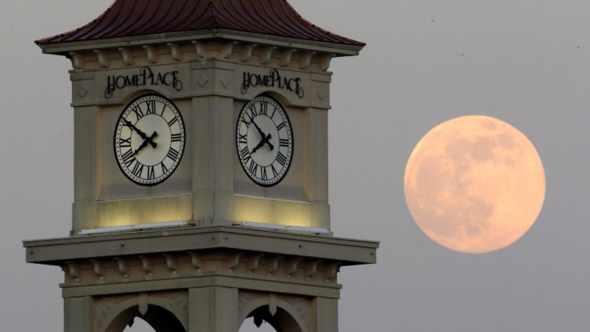 NASA, Ay İçin "Saat Standardı" Oluşturacak (Biz de Yaz-Kış Saati Tartışmaya Devam...)