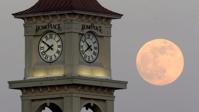 NASA, Ay İçin "Saat Standardı" Oluşturacak (Biz de Yaz-Kış Saati Tartışmaya Devam...)