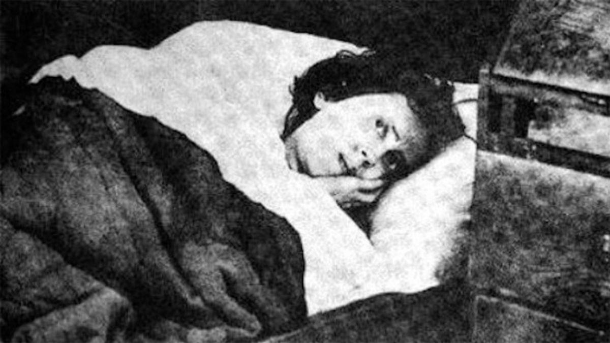 14 Yaşında Uyuduktan Sonra 46 Yaşında Uyanan Karolina Olsson’ın Uyuyan Güzel’i Aratmayan Hikâyesi