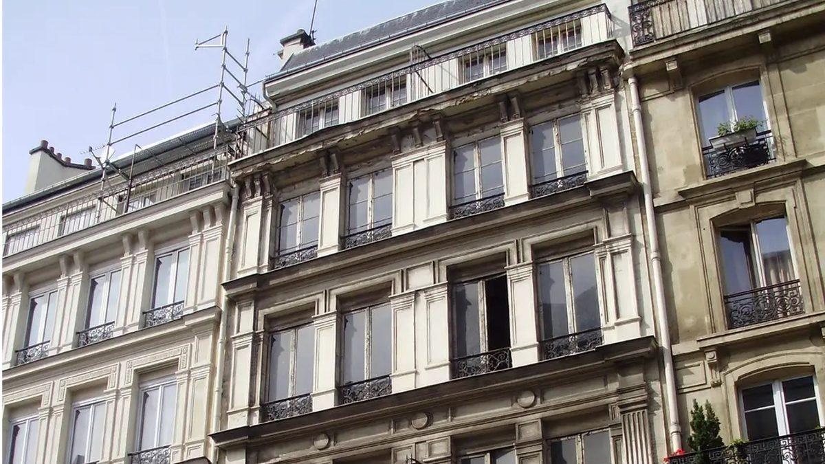 New York’ta Sahte Evler Olmasının Sebebi Ne? Arkalarında Bir Şeyleri Gizliyorlar!