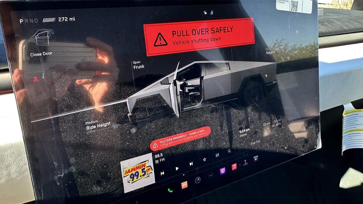 Tesla Cybertruck’lar Bozulmaya Başladı: Şarj Edemeyen Bile Var!