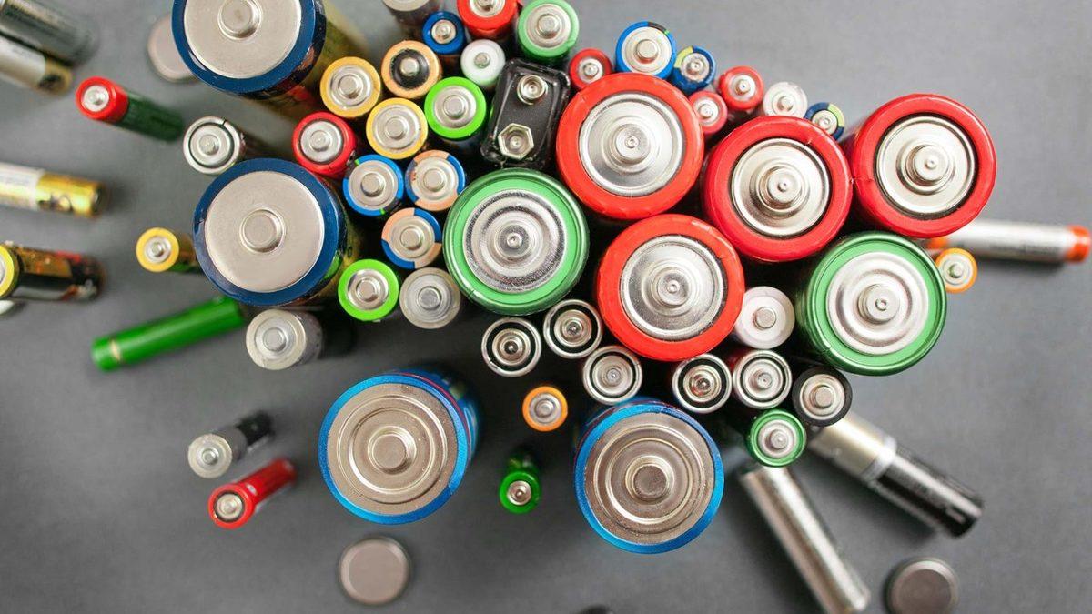 Piller Neden Bu Kadar Fazla Çeşide Sahip? (Kumandaya Uyanı Bulmak Tam Bir Kâbus!)