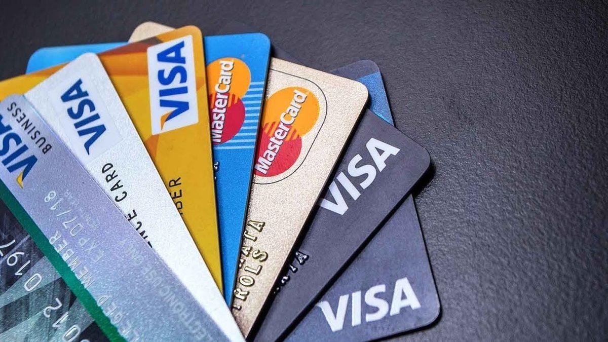 Biz Bankalara Bankalar Onlara Çalışıyor: Neden Visa ya da Mastercard Olmadan Kredi Kartı Çıkartılamıyor?