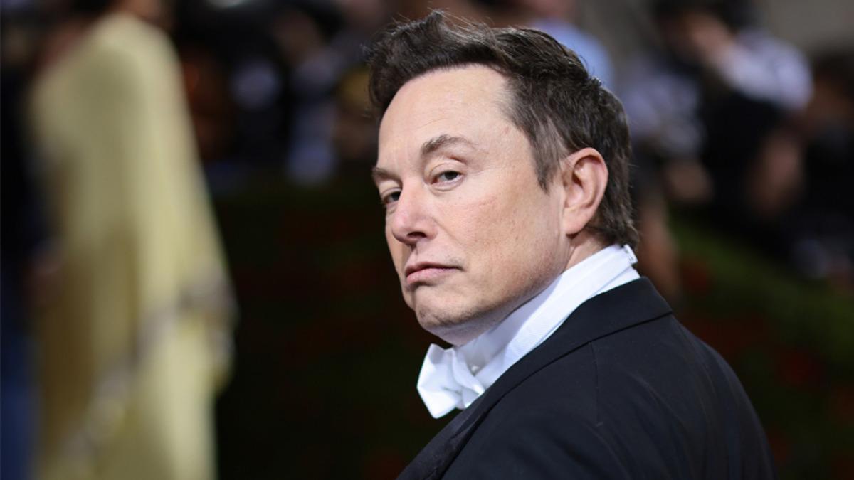 Elon Musk, X’in Değerinin Kendisi Yüzünden Yerle Bir Olduğunu İtiraf Etti: Ayrıca Çocuk Taklidi Yaptığı Bir Yan Hesabı Olduğunu da Açıkladı!