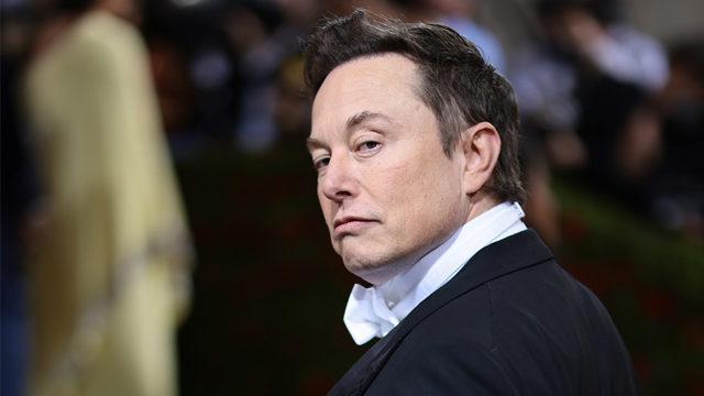 Elon Musk, X’in Değerinin Kendisi Yüzünden Yerle Bir Olduğunu İtiraf Etti: Ayrıca Çocuk Taklidi Yaptığı Bir Yan Hesabı Olduğunu da Açıkladı!