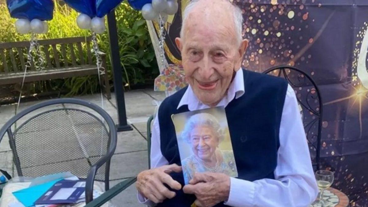 111 Yaşındaki Dünyanın Yaşayan En Yaşlı Adamı, Uzun Yaşamın 3 Sırrını Paylaştı