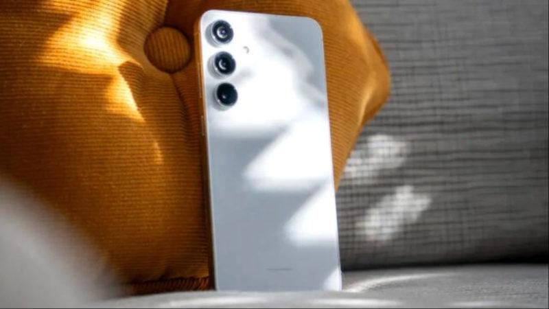 Samsung’dan Müşterilerini Kızdıracak Hareket: 87 Bin TL’lik Telefonun Kutusundan Çıkmayan Hızlı Şarj Kablosu Galaxy M55 ile "Ücretsiz" Veriliyor!