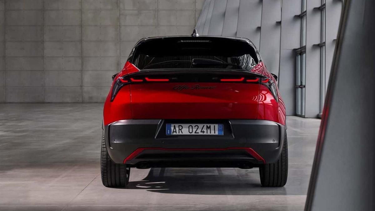 Alfa Romeo, Bugüne Kadarki Hiçbir Modeline Benzemeyen Junior’ı Türkiye’ye Getirdi: İşte Fiyatı