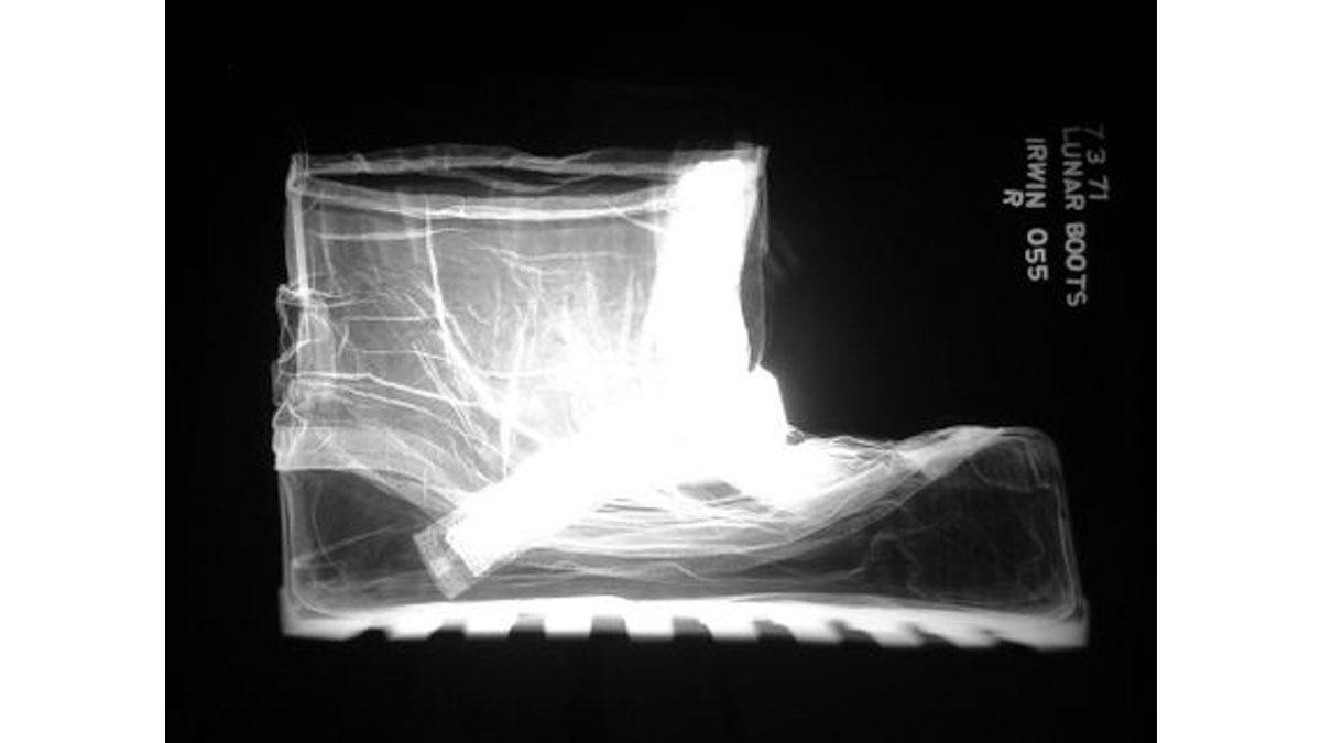 İnsanların Uzayda Bıraktığı Birbirinden Tuhaf ve Değerli Maddeler: Spor Arabadan Tutun Kakaya Kadar...