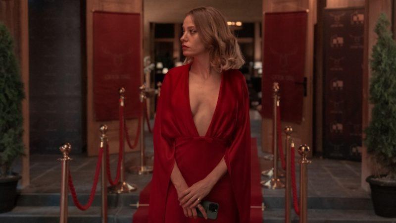 Başrolünde Serenay Sarıkaya’nın Olduğu Yeni Netflix Dizisi Kimler Geldi Kimler Geçti’den Fragman Geldi [Video]